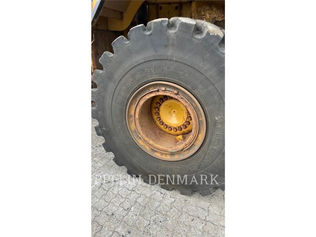 CAT 972K Naudoti ratiniai krautuvai