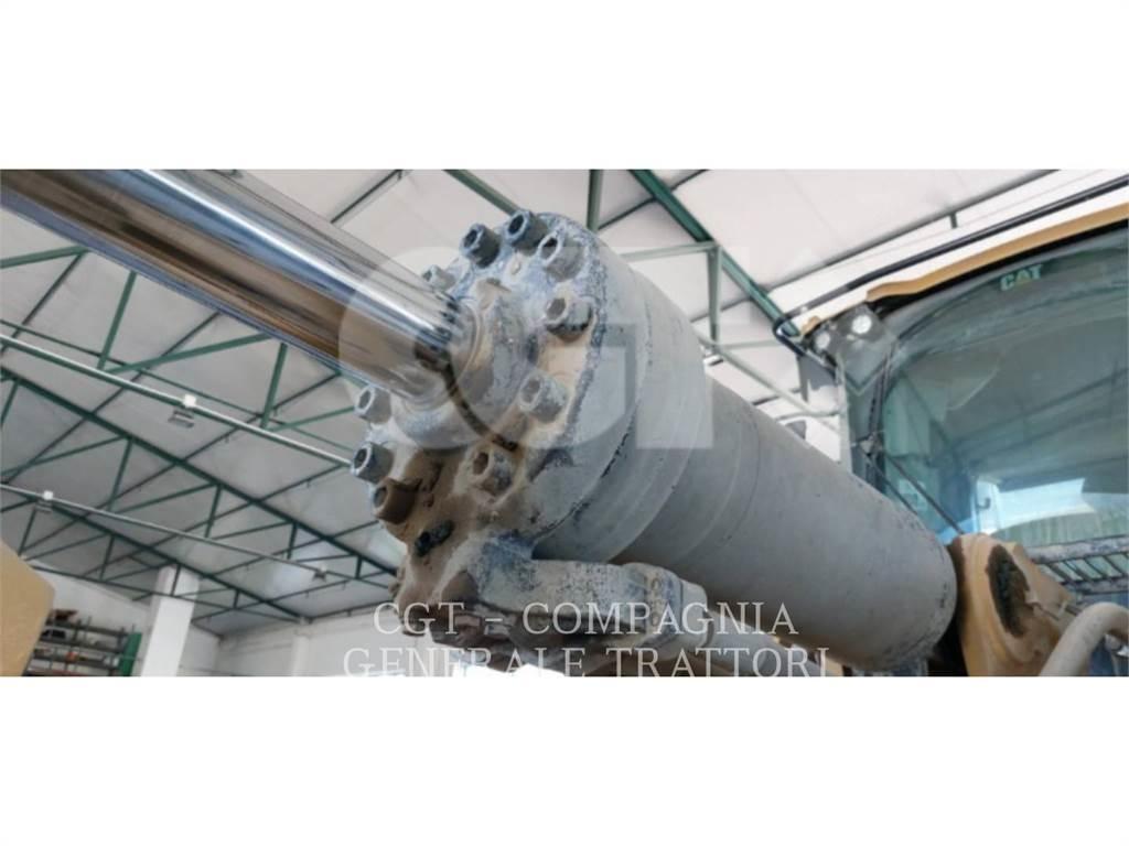 CAT 972M Naudoti ratiniai krautuvai