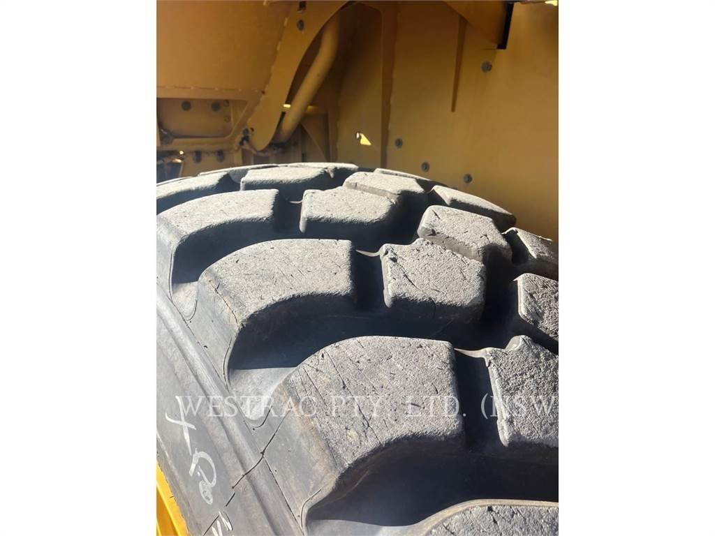 CAT 972M Naudoti ratiniai krautuvai