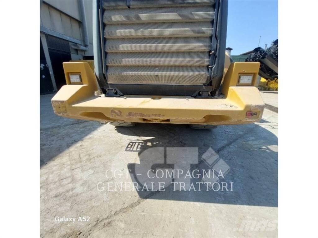 CAT 972M Naudoti ratiniai krautuvai