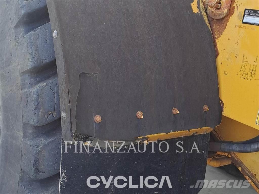 CAT 972M Naudoti ratiniai krautuvai