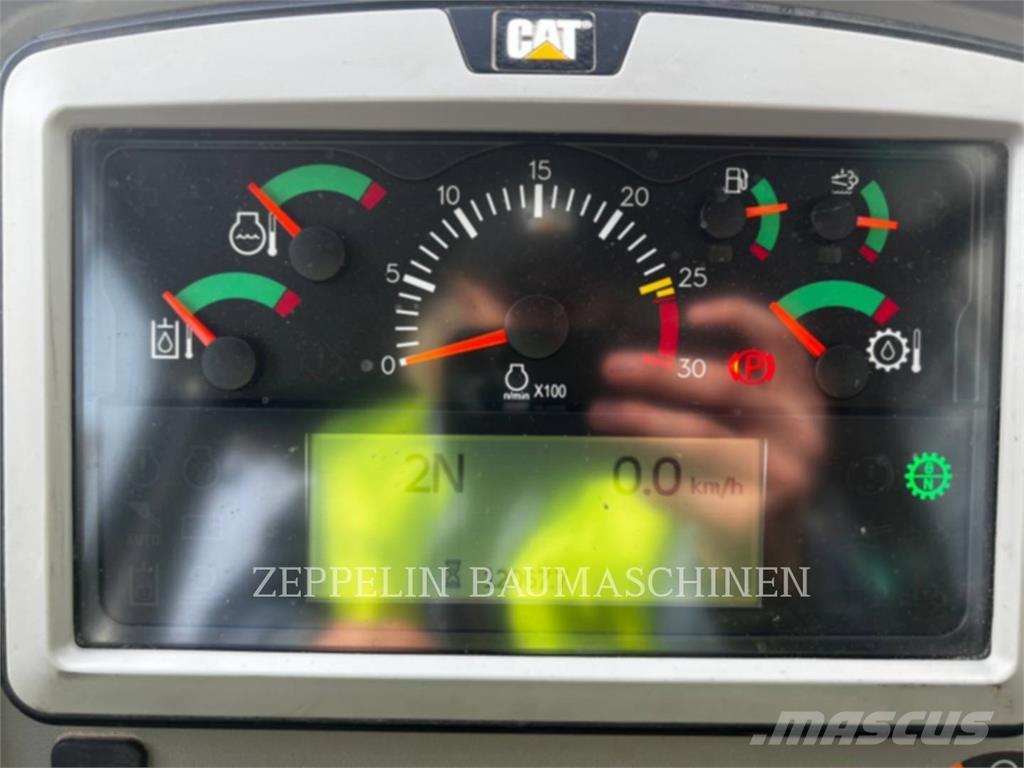 CAT 972M Naudoti ratiniai krautuvai