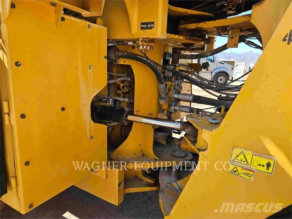 CAT 980M Naudoti ratiniai krautuvai