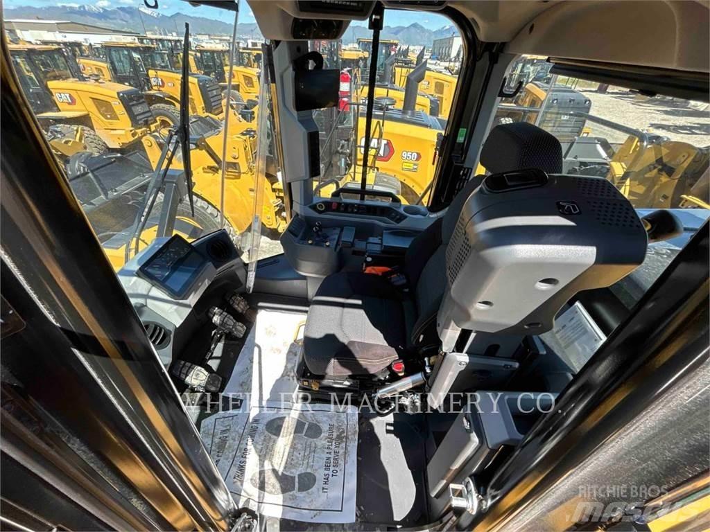 CAT 982 Naudoti ratiniai krautuvai
