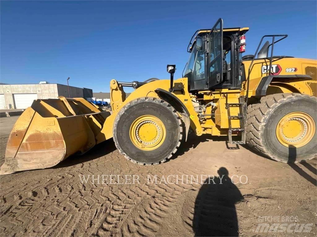 CAT 982 Naudoti ratiniai krautuvai