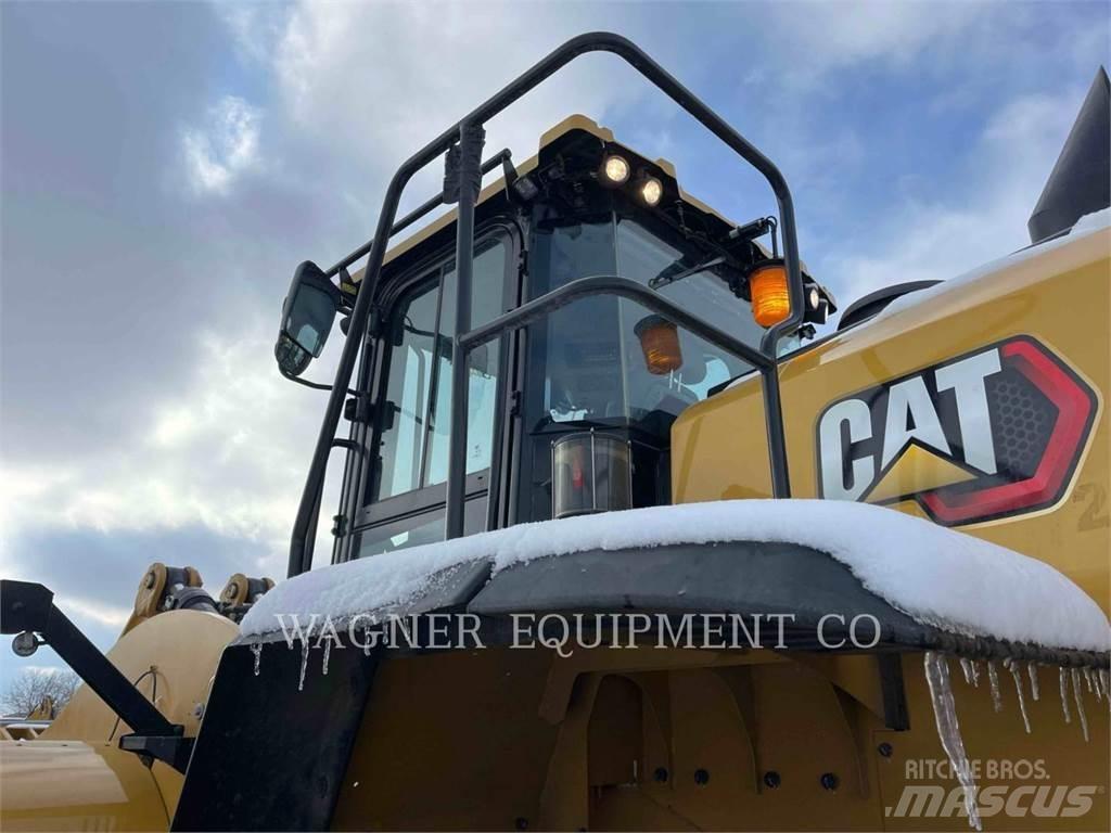 CAT 982 Naudoti ratiniai krautuvai