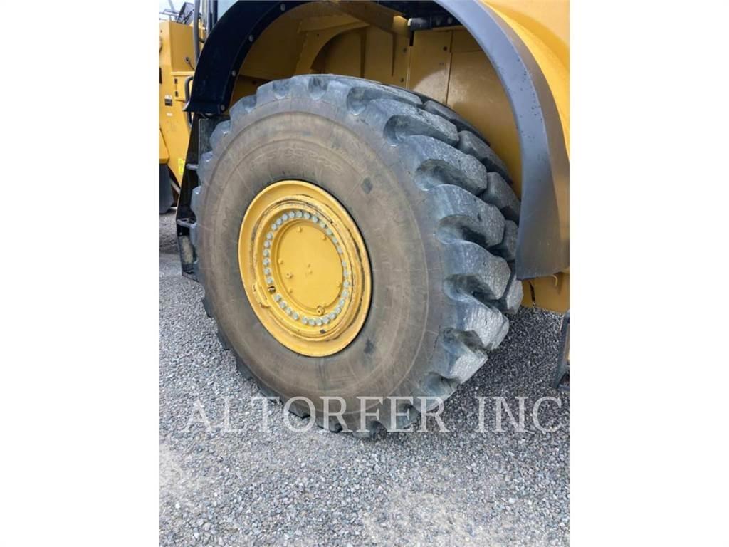 CAT 982M Naudoti ratiniai krautuvai