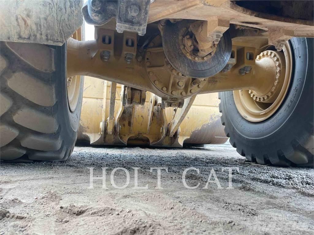 CAT 982M Naudoti ratiniai krautuvai