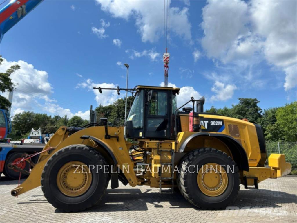 CAT 982M Naudoti ratiniai krautuvai