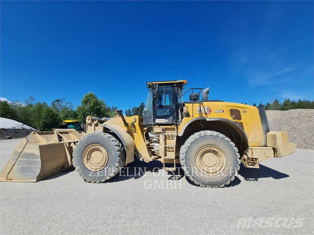 CAT 982M Naudoti ratiniai krautuvai