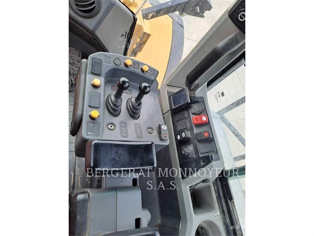 CAT 982M Naudoti ratiniai krautuvai