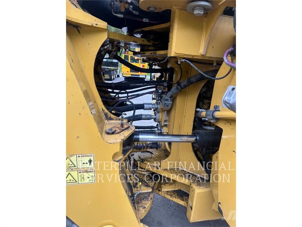 CAT 982M Naudoti ratiniai krautuvai