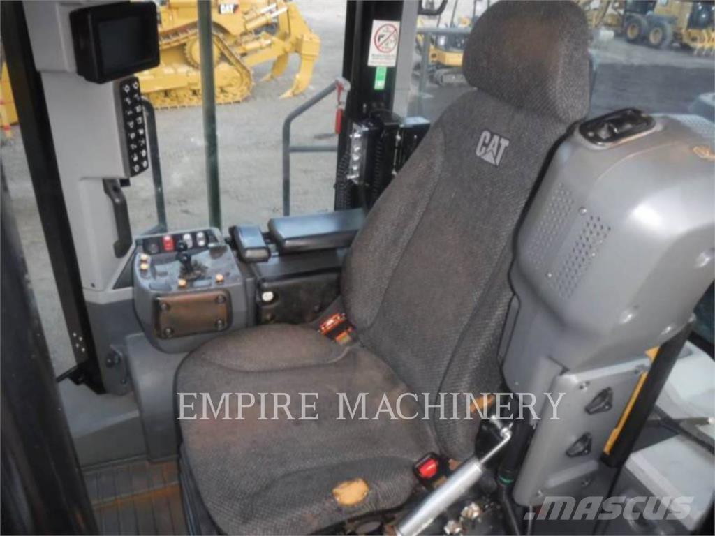 CAT 982M Naudoti ratiniai krautuvai