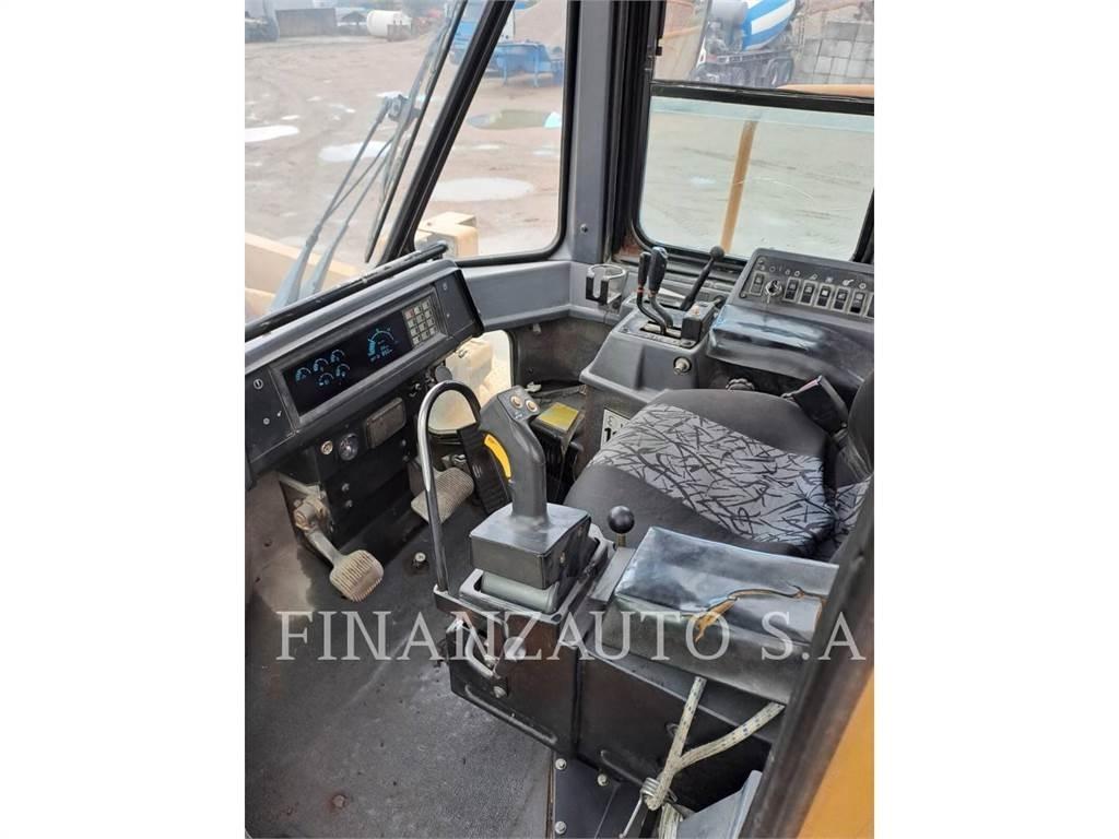 CAT 988F Naudoti ratiniai krautuvai