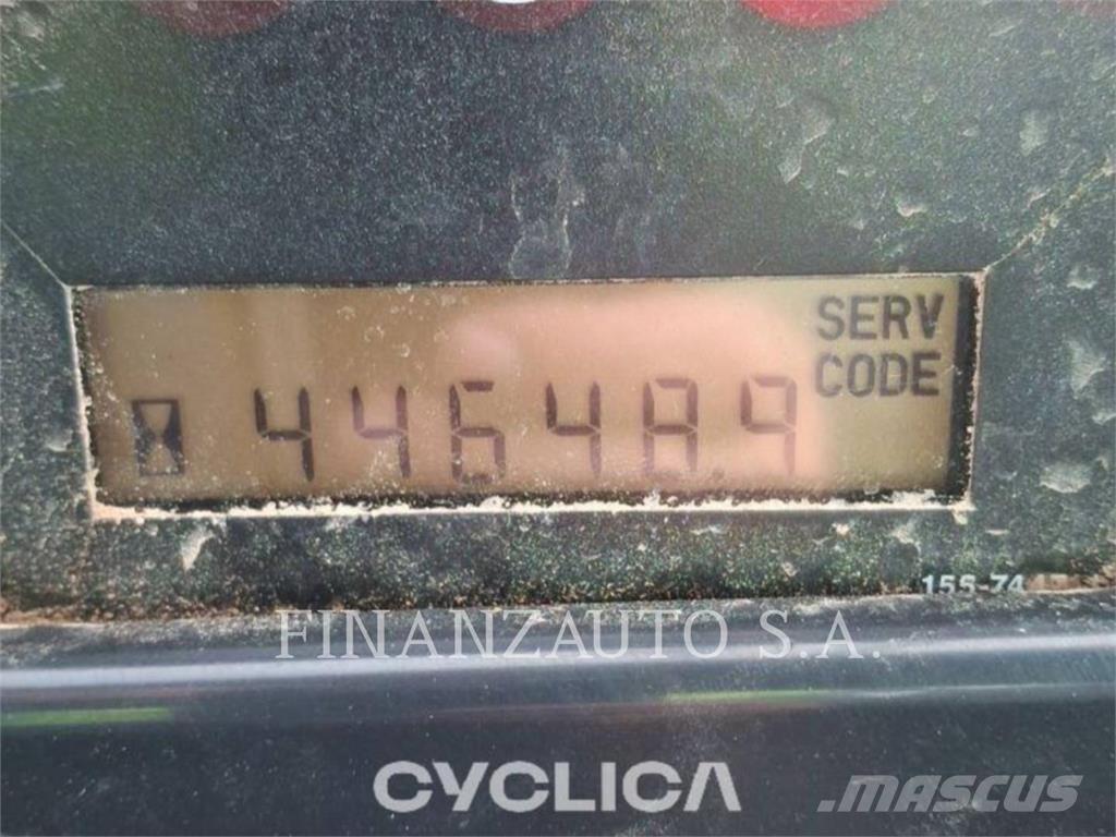 CAT 988G Naudoti ratiniai krautuvai