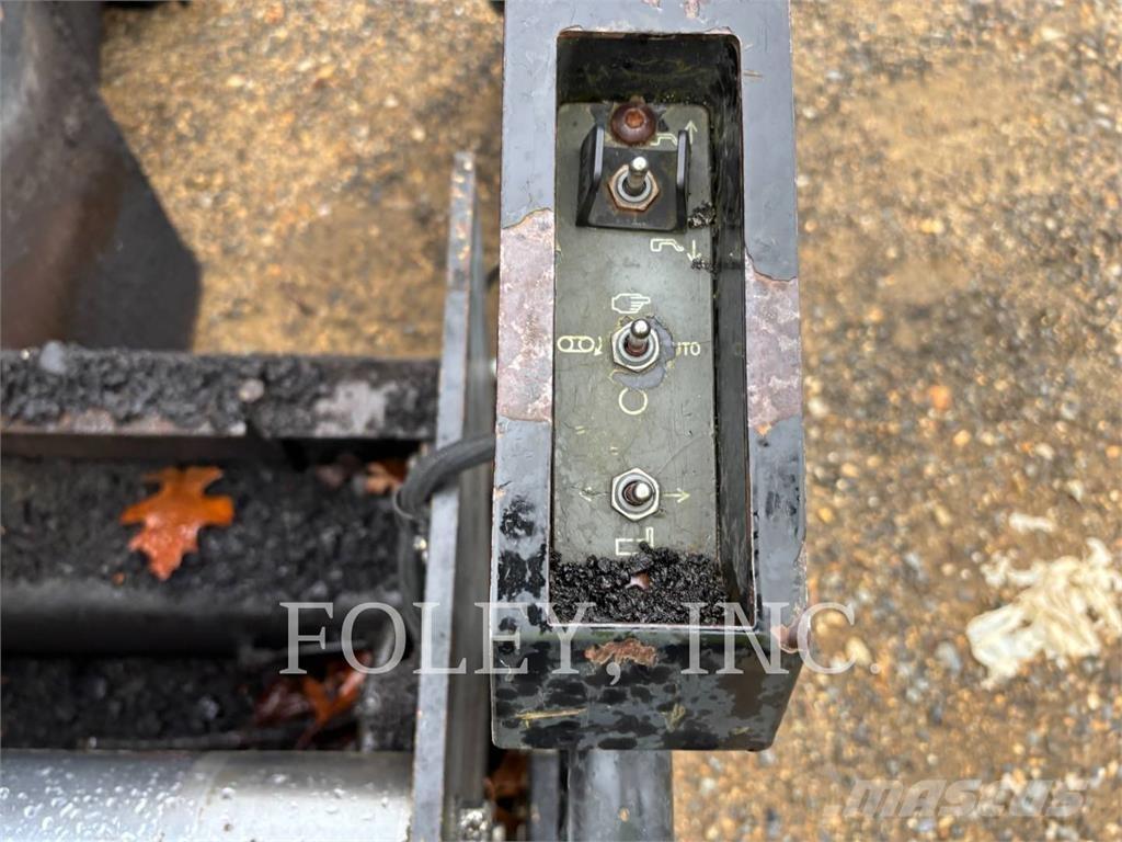 CAT AP-655D Asfalto klotuvai