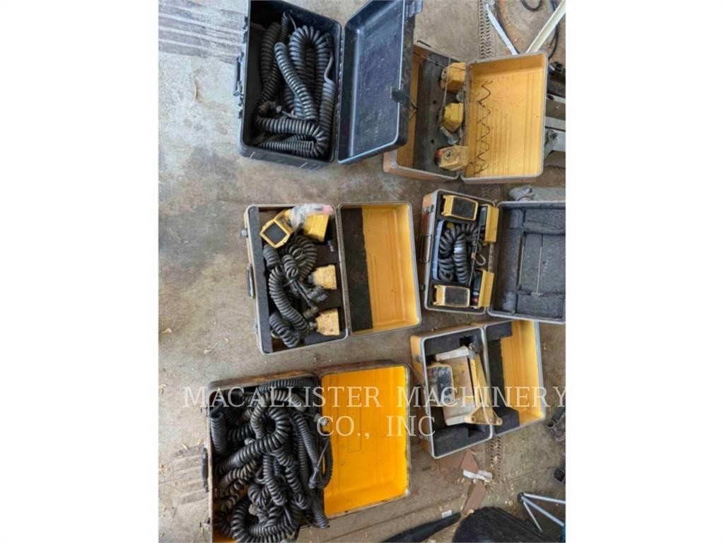 CAT AP1000B Asfalto klotuvai