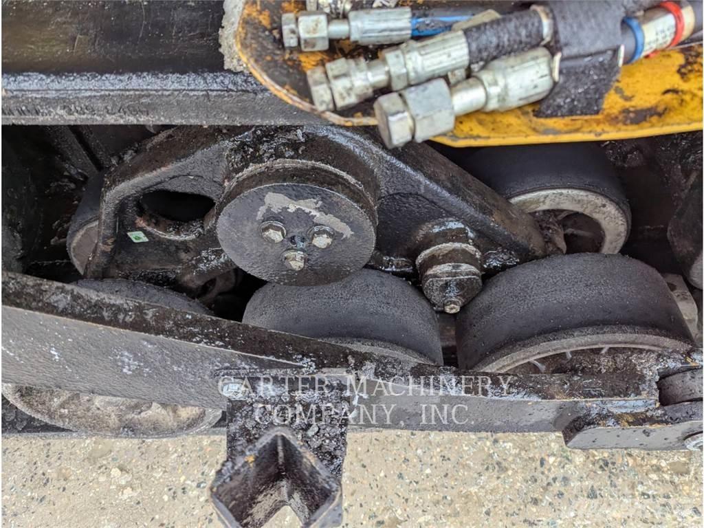 CAT AP1055F Asfalto klotuvai