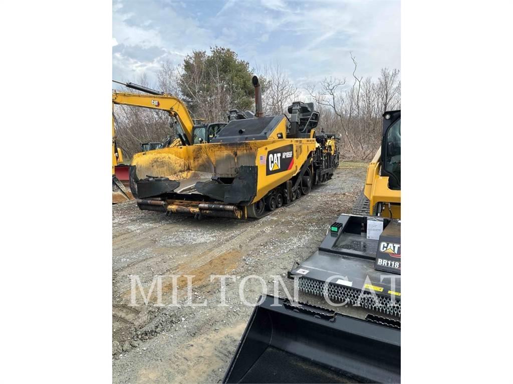 CAT AP1055F Asfalto klotuvai