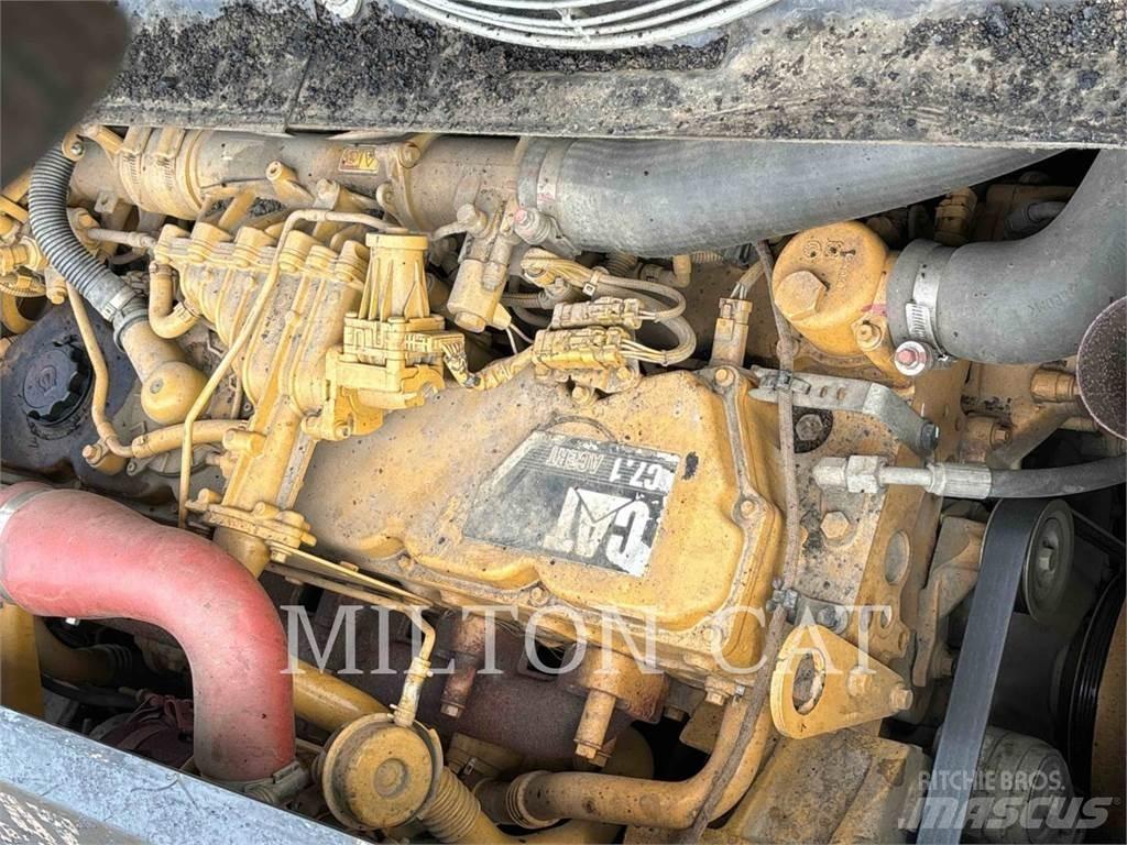 CAT AP1055F Asfalto klotuvai