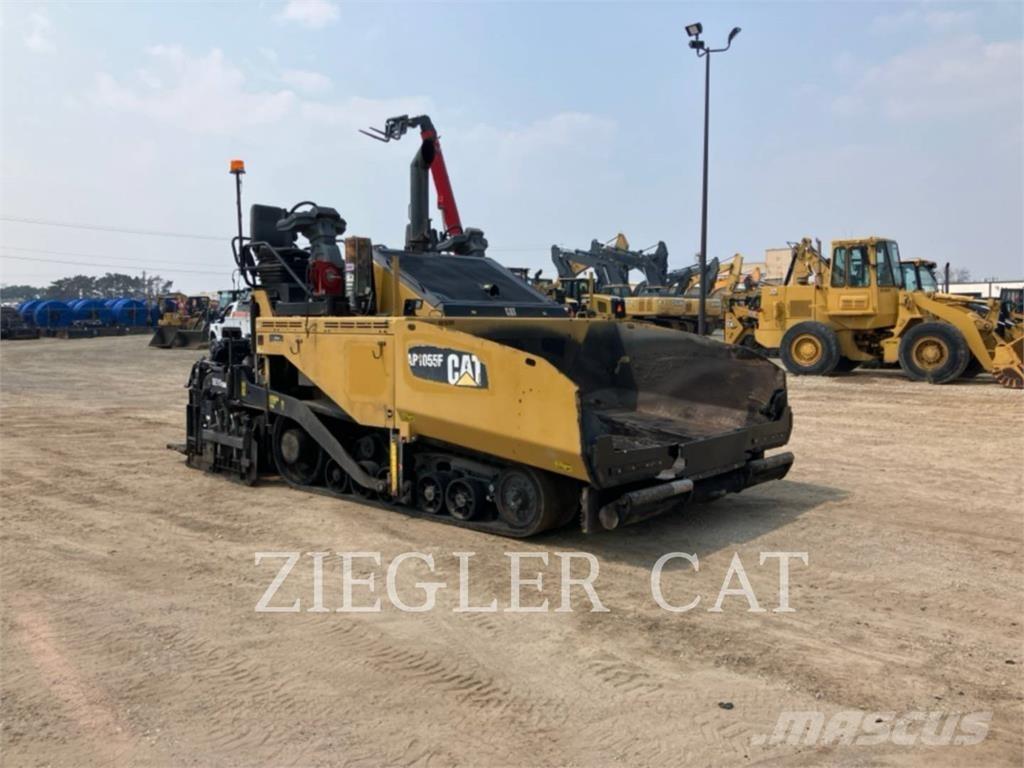 CAT AP1055F Asfalto klotuvai