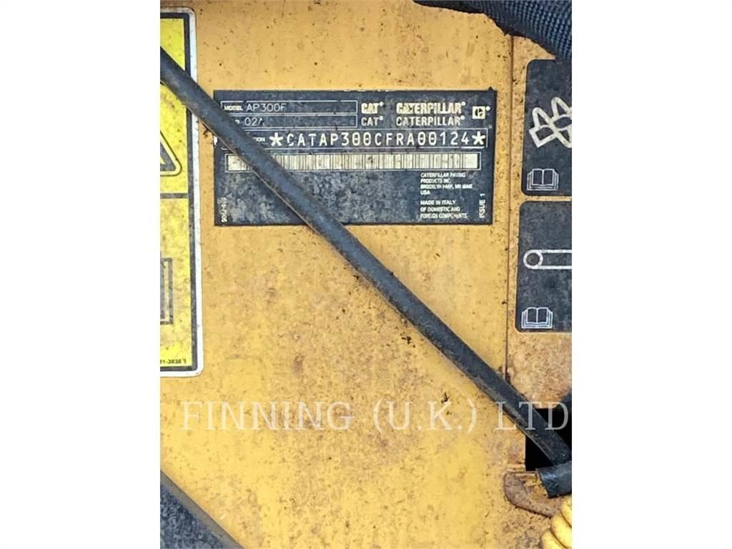 CAT AP300F Asfalto klotuvai
