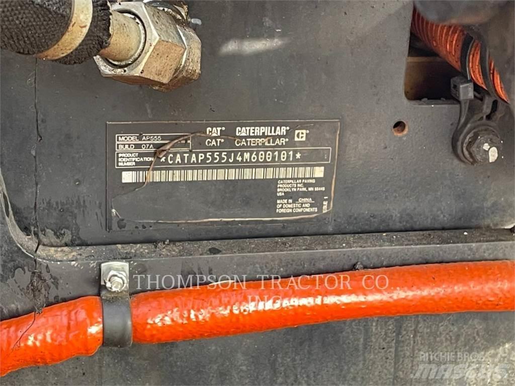 CAT AP555 Asfalto klotuvai