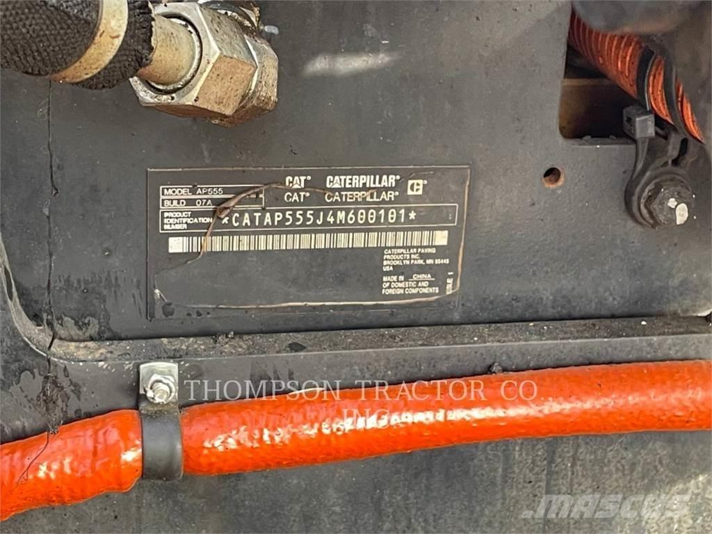 CAT AP555 Asfalto klotuvai