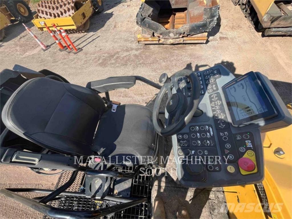 CAT AP555 Asfalto klotuvai