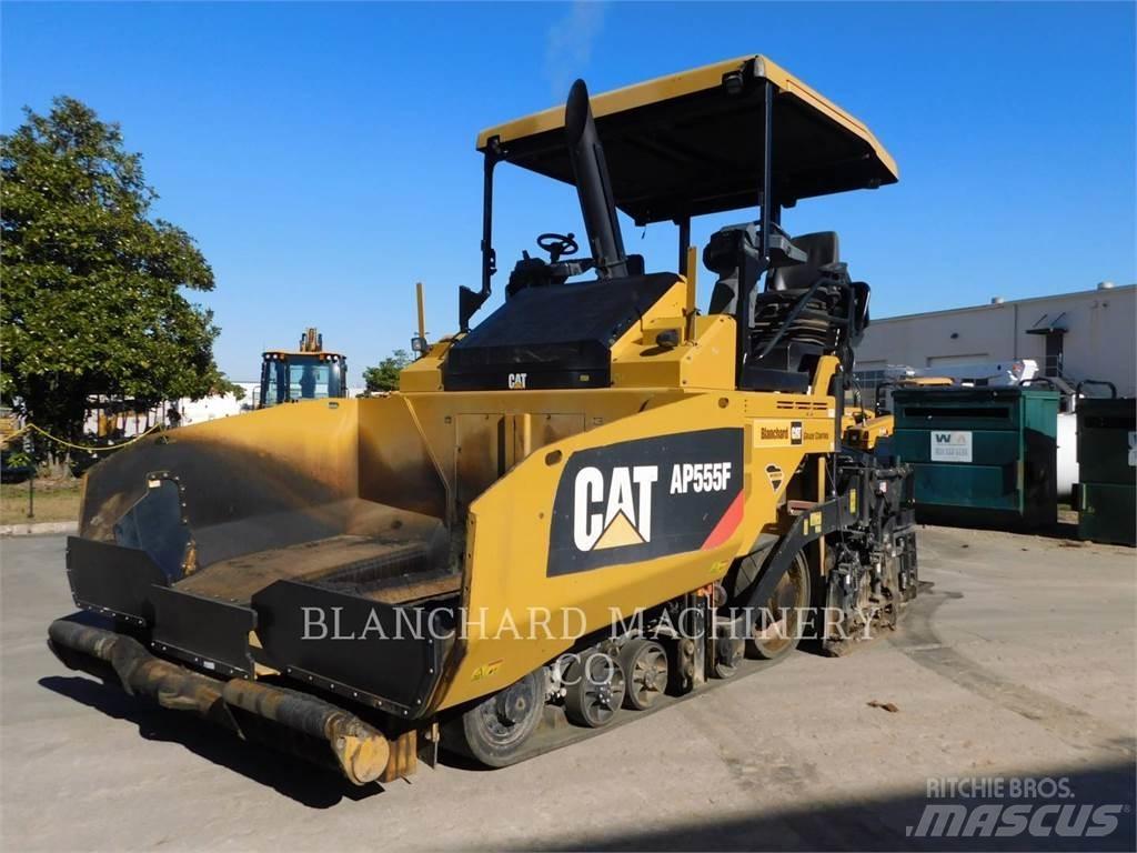 CAT AP555F Asfalto klotuvai