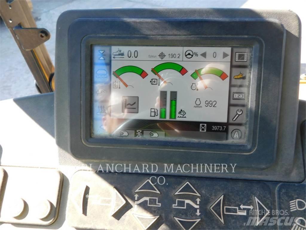 CAT AP555F Asfalto klotuvai