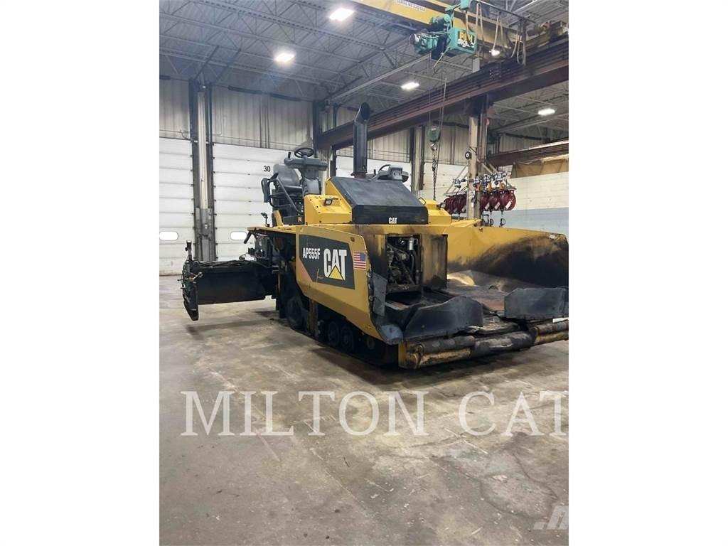 CAT AP555F Asfalto klotuvai