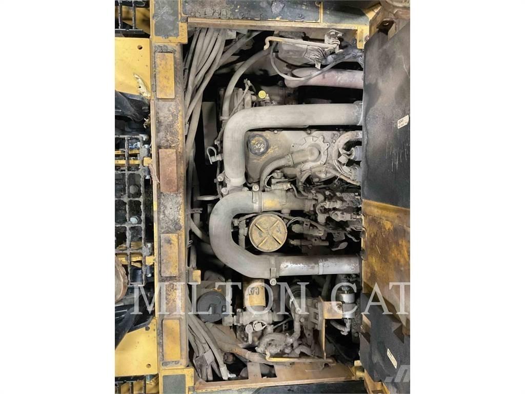 CAT AP555F Asfalto klotuvai