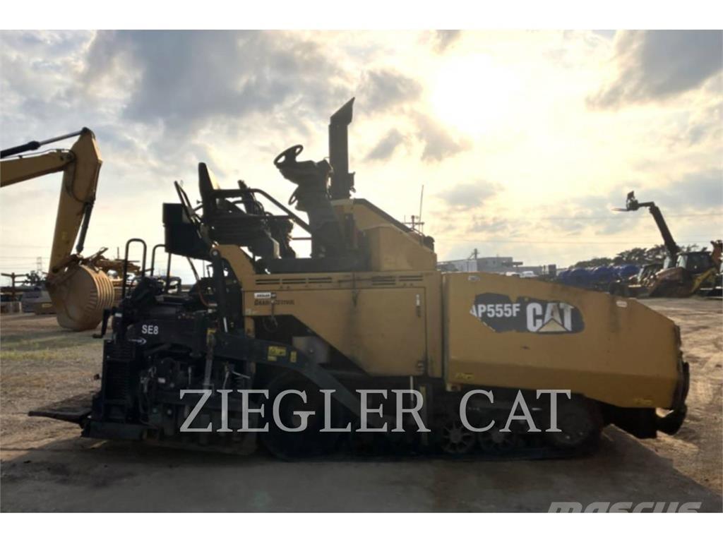 CAT AP555F Asfalto klotuvai