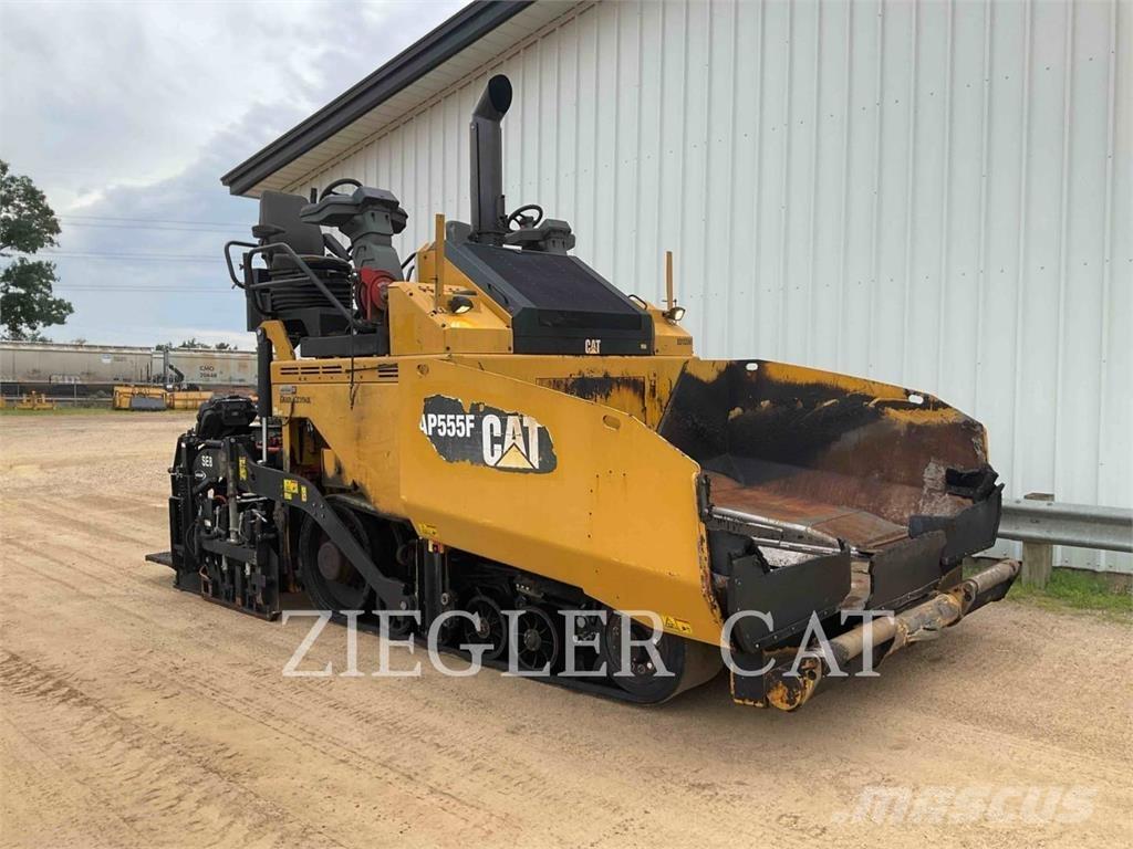 CAT AP555F Asfalto klotuvai