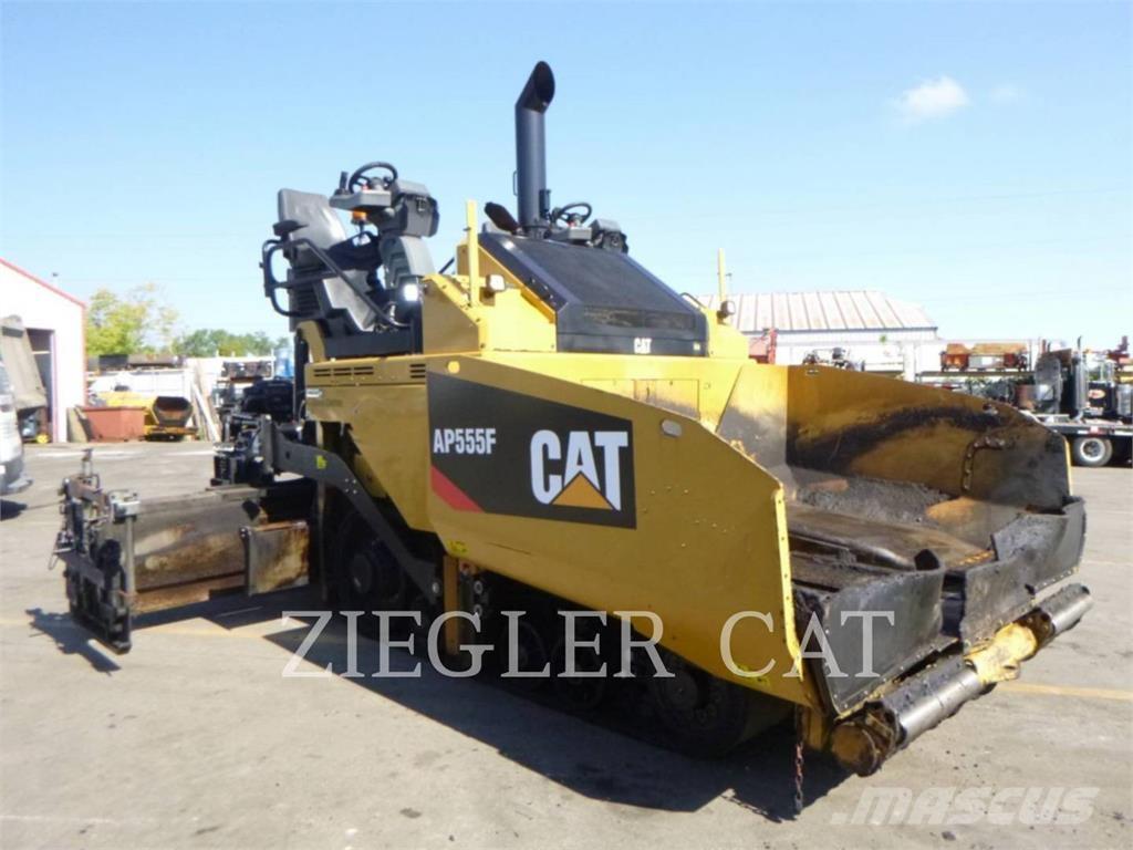 CAT AP555F Asfalto klotuvai
