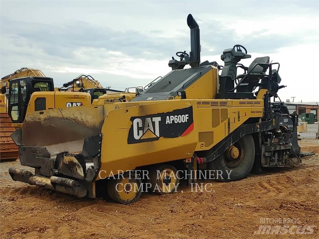 CAT AP600F Asfalto klotuvai