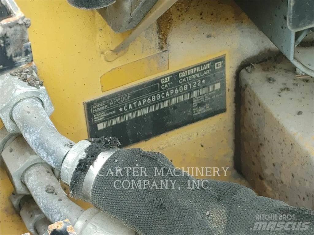 CAT AP600F Asfalto klotuvai