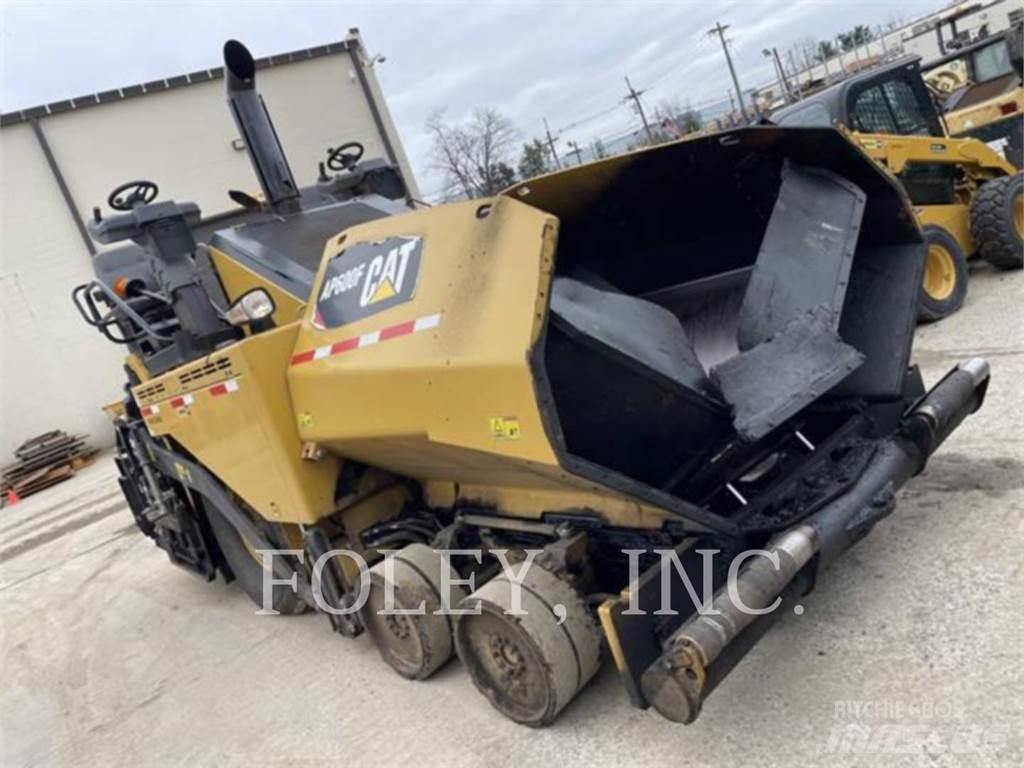 CAT AP600F Asfalto klotuvai
