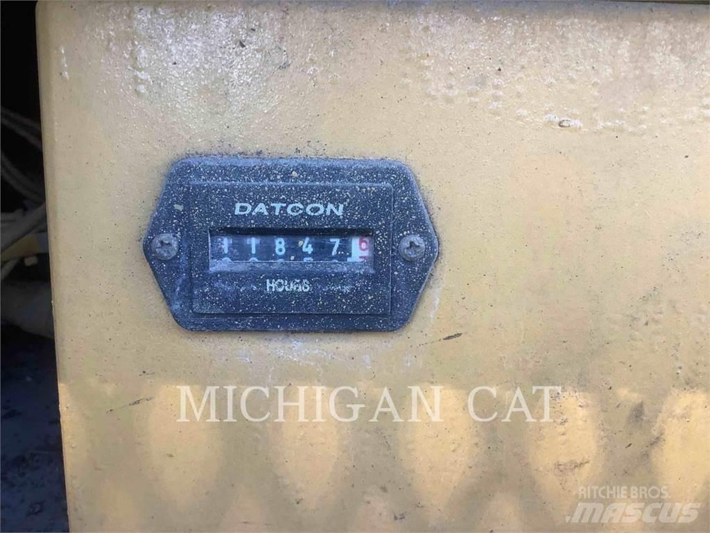 CAT AP650B Asfalto klotuvai