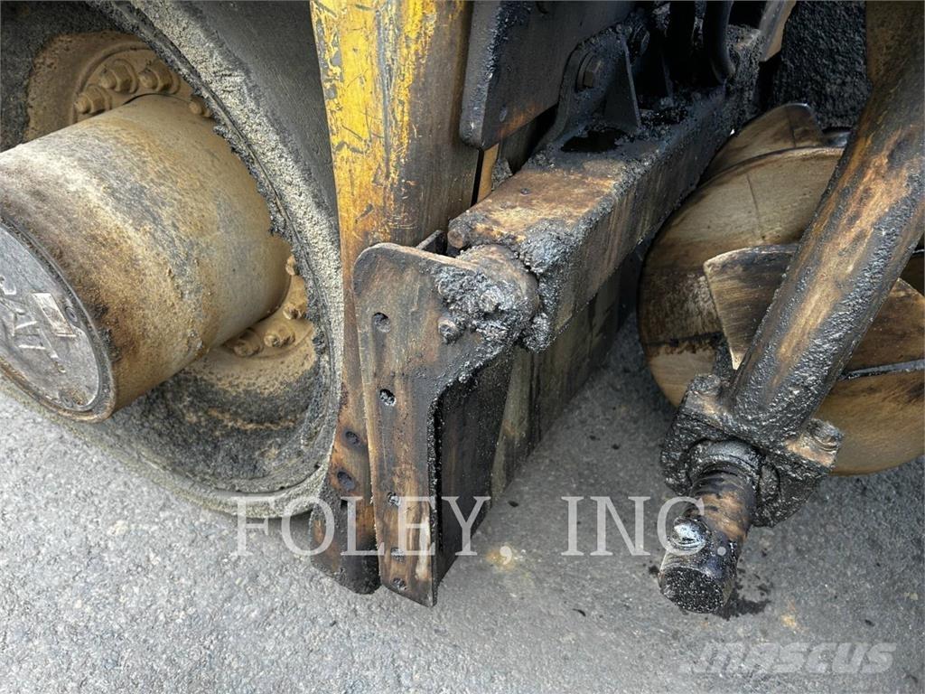 CAT AP655F Asfalto klotuvai