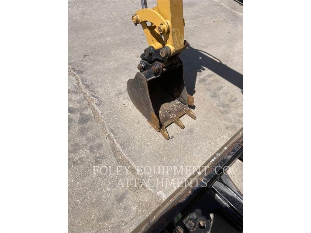 CAT BK302P18 Vikšriniai ekskavatoriai