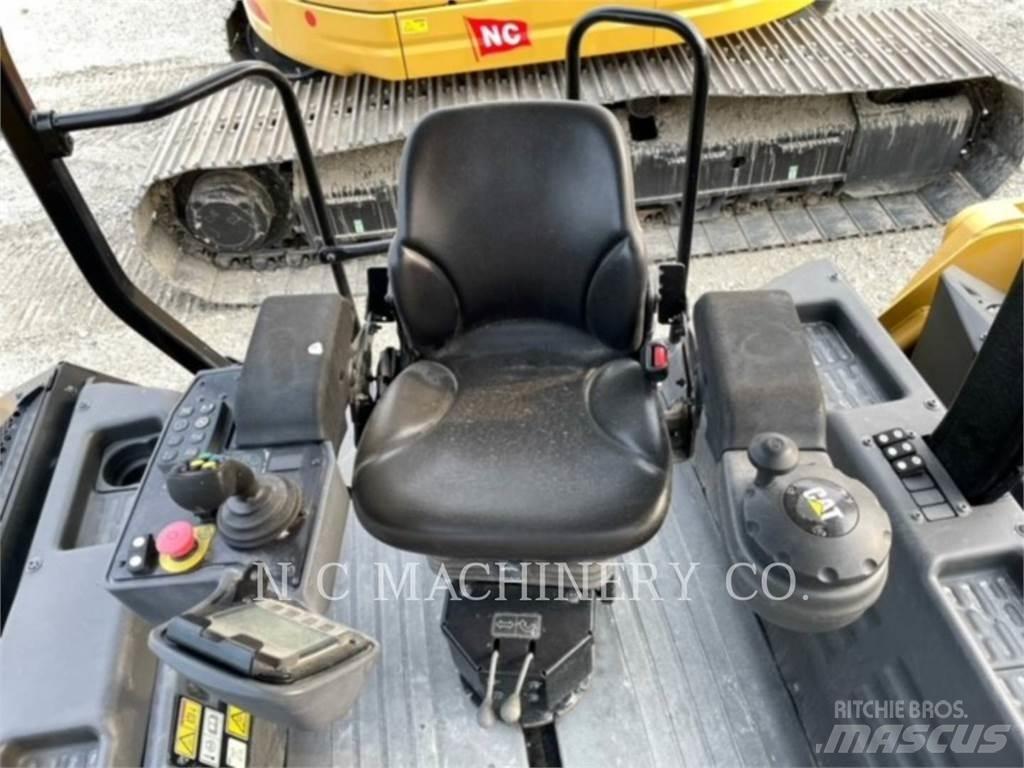 CAT CB10 Asfalto klotuvai