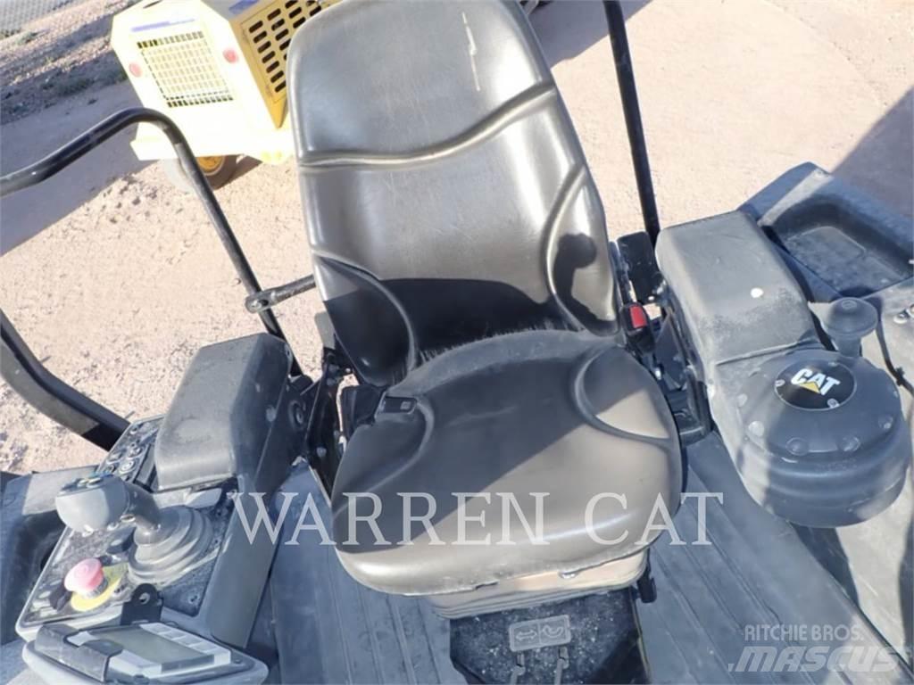 CAT CB10 Asfalto klotuvai