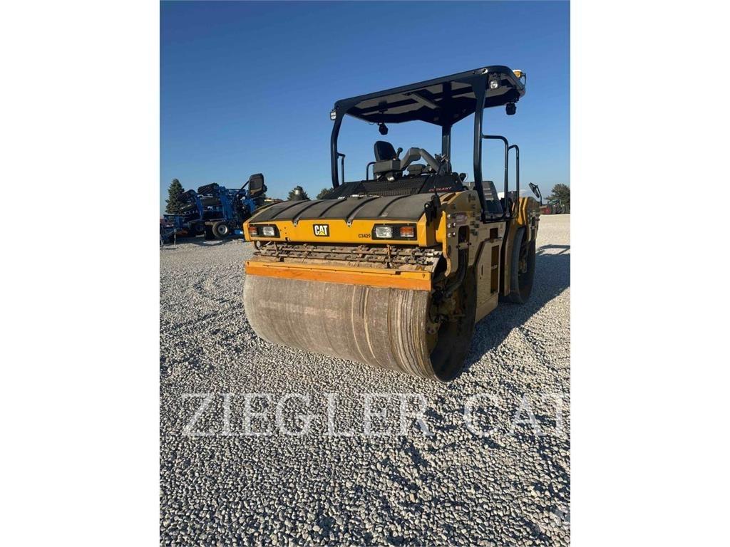 CAT CB15 Gruntiniai volai