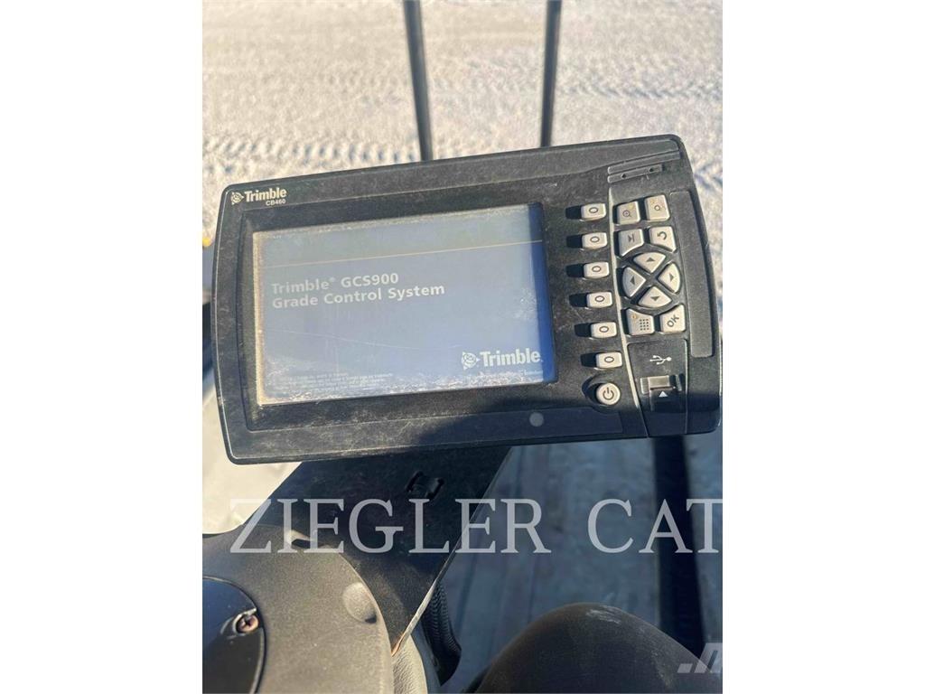 CAT CB15 Gruntiniai volai