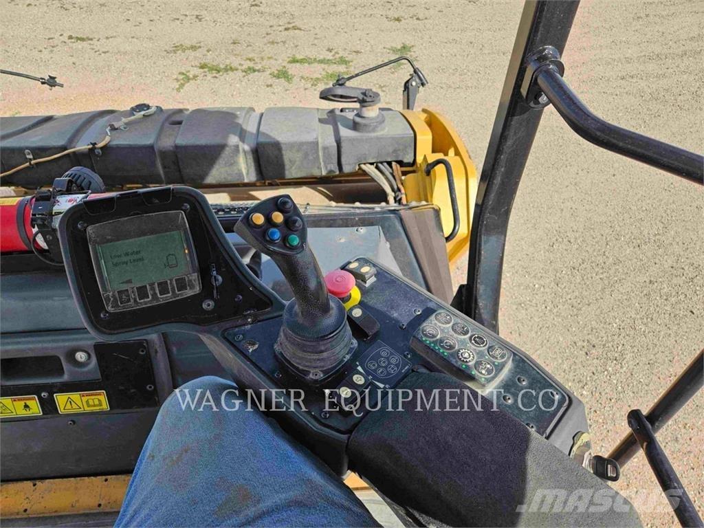 CAT CB16 Asfalto klotuvai