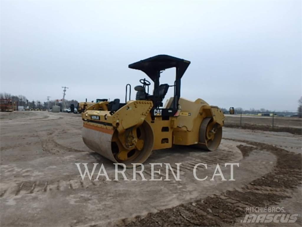 CAT CB64 Asfalto klotuvai
