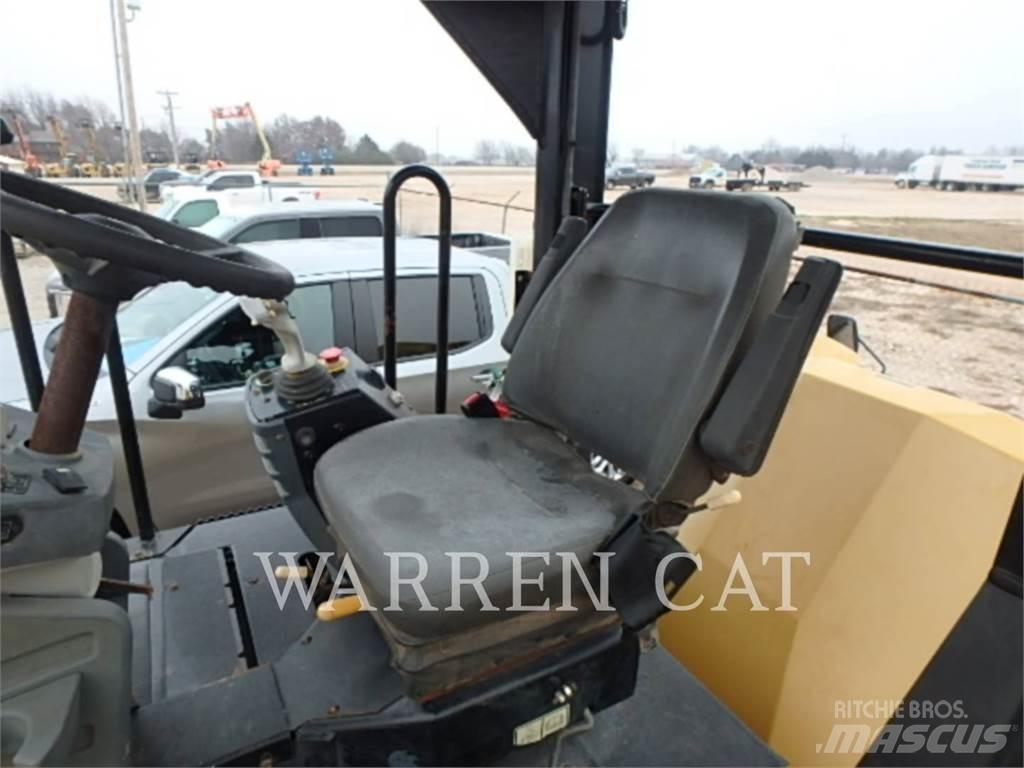 CAT CB64 Asfalto klotuvai