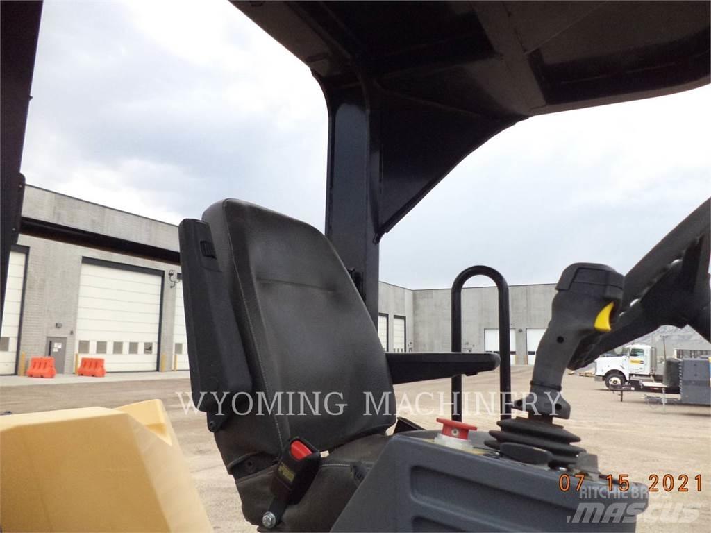 CAT CB64 Gruntiniai volai